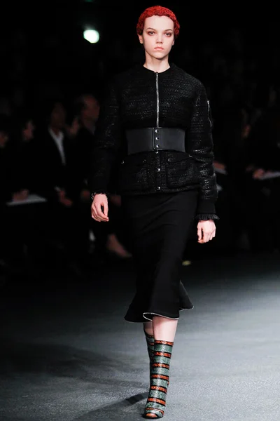 Look 27